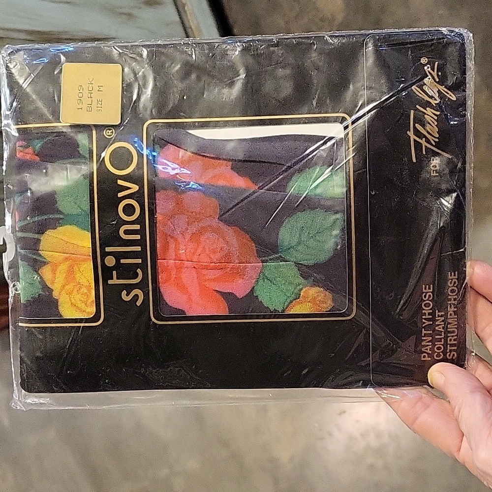 Vintage New in Package STILNOVO Black with Roses 🌹 size Medium Pantyhose tights